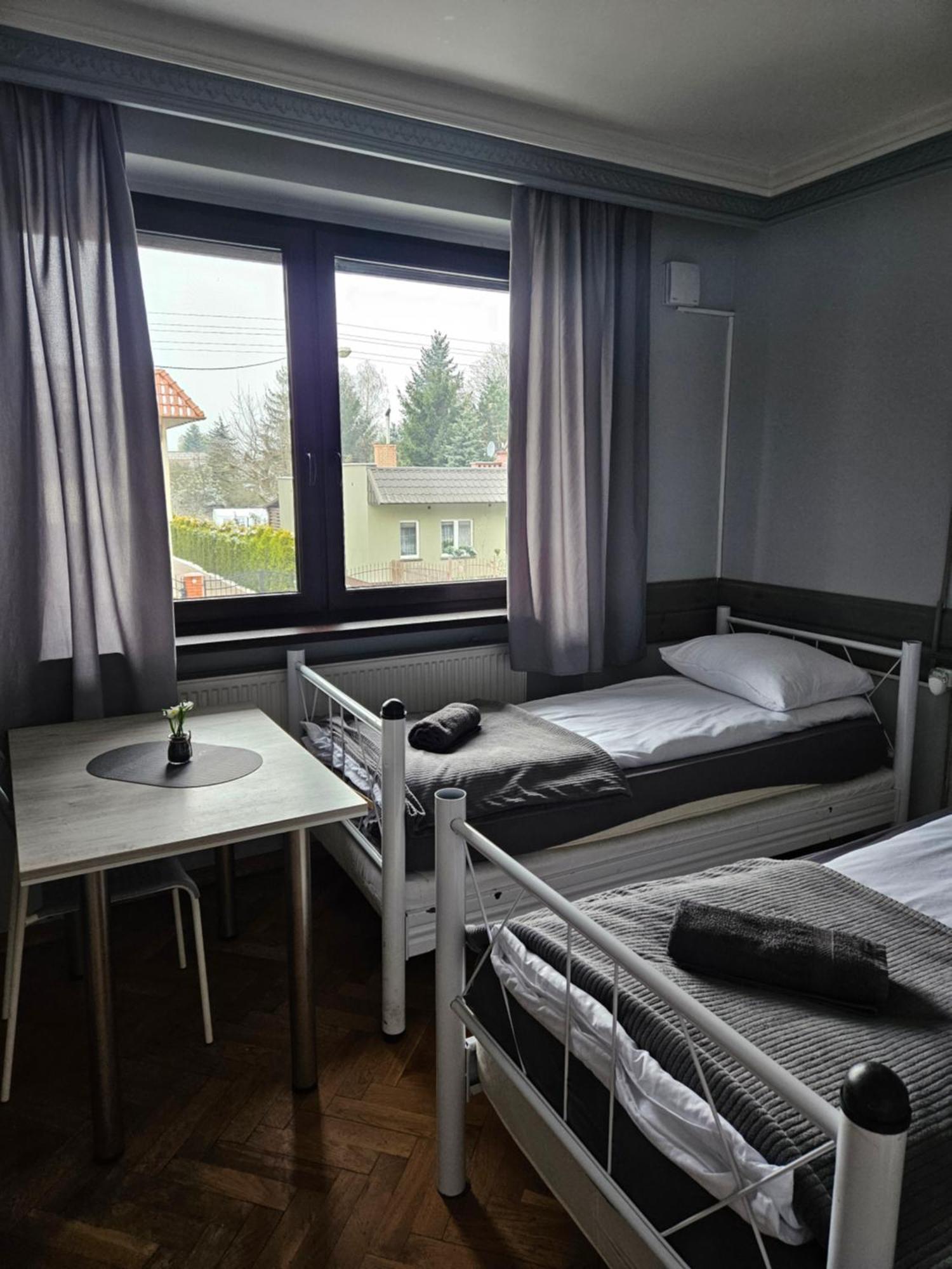 Pokoje Pracownicze Кімнати Для Працівників,Гуртожиток Swarzędz Exterior foto