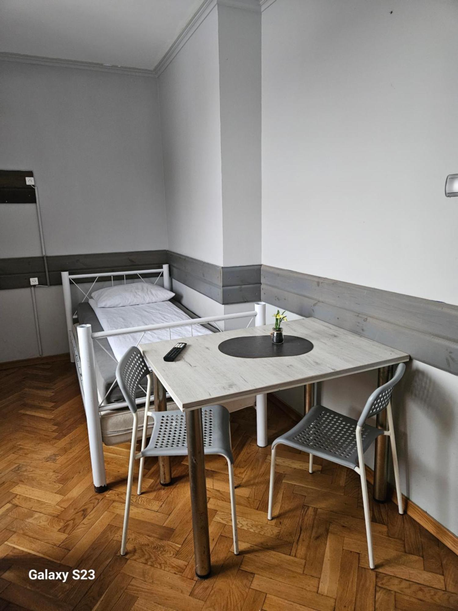 Pokoje Pracownicze Кімнати Для Працівників,Гуртожиток Swarzędz Exterior foto